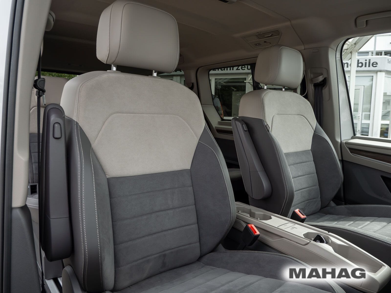 Fahrzeugabbildung Volkswagen Multivan Langversion Style 1.5 TSI Hybrid