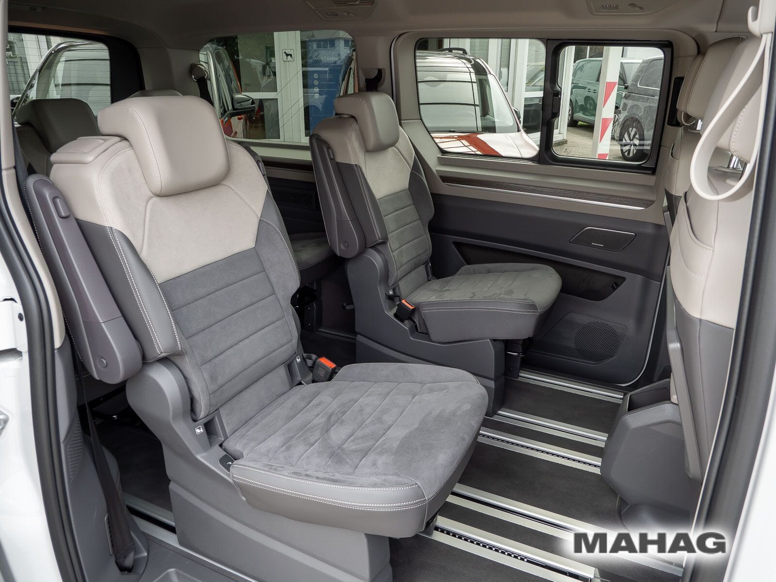 Fahrzeugabbildung Volkswagen Multivan Langversion Style 1.5 TSI Hybrid