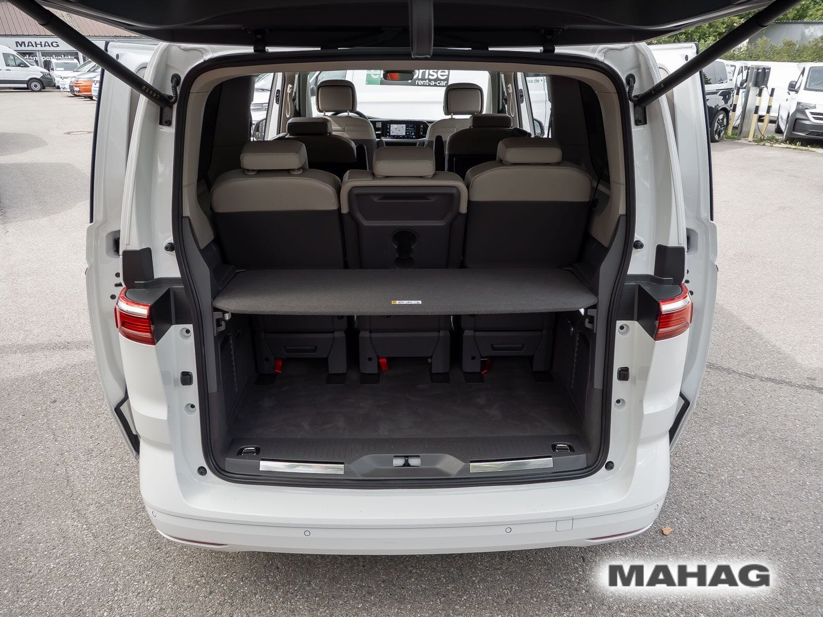 Fahrzeugabbildung Volkswagen Multivan Langversion Style 1.5 TSI Hybrid