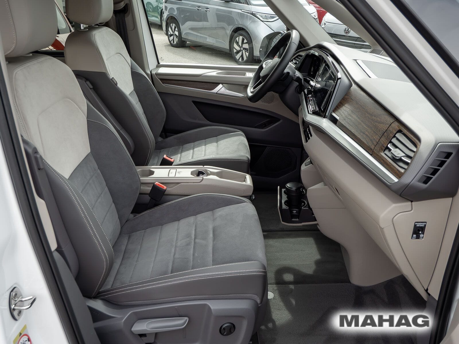 Fahrzeugabbildung Volkswagen Multivan Langversion Style 1.5 TSI Hybrid