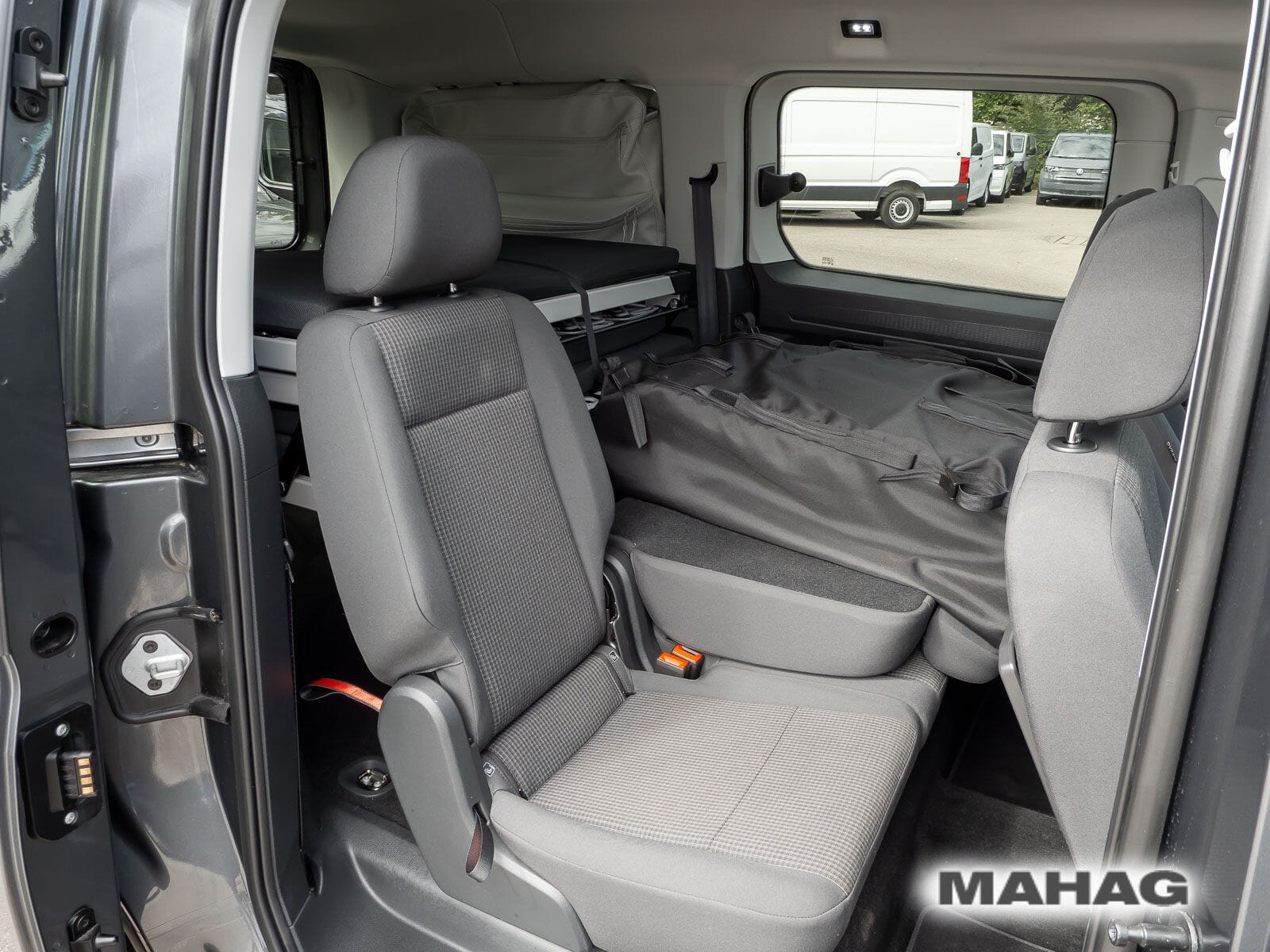 Fahrzeugabbildung Volkswagen Caddy Maxi California 2.0 TDI DSG