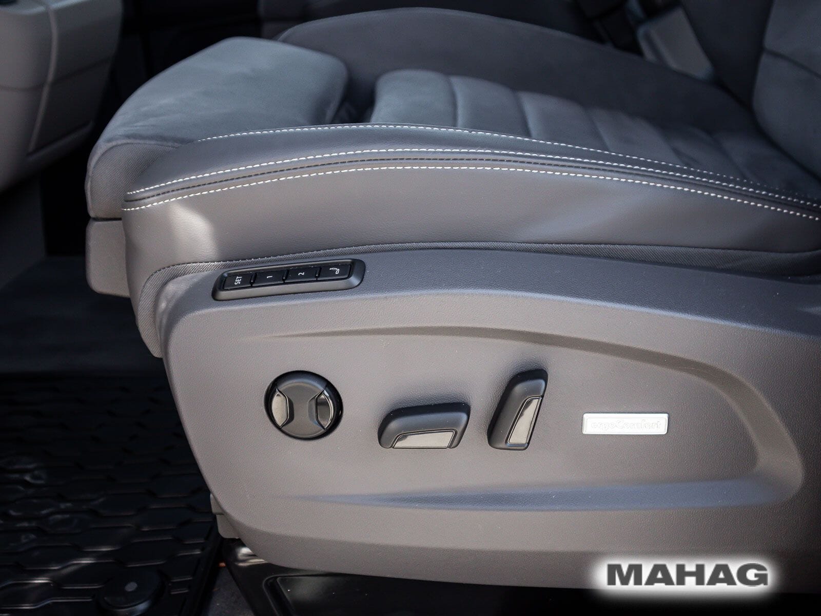 Fahrzeugabbildung Volkswagen Multivan Life130 kW eHybrid 4MOTION LÜ