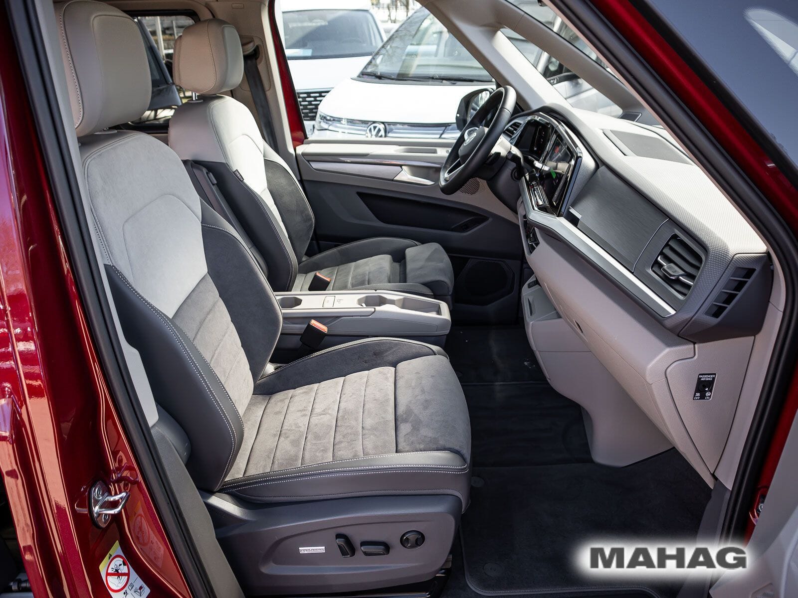 Fahrzeugabbildung Volkswagen T7 Multivan Style LÜ 1,5 TSI eHybrid 4motion AHK