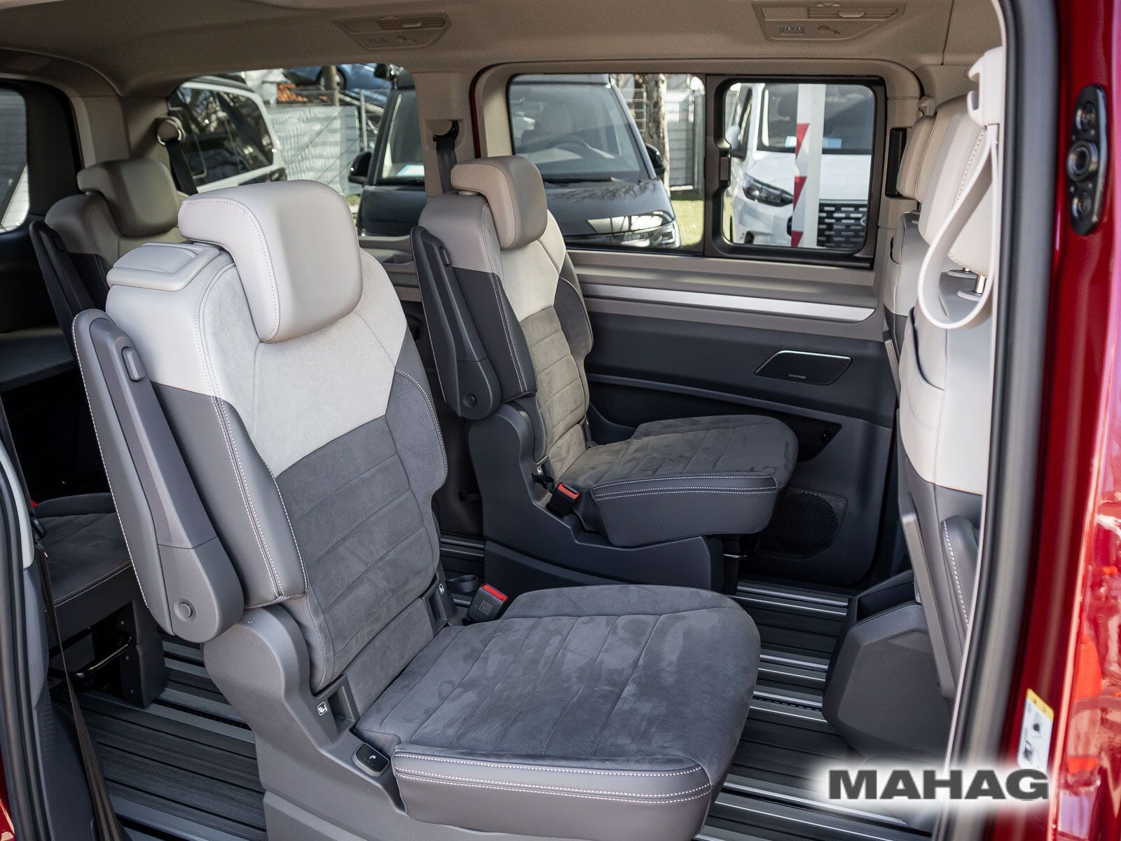 Fahrzeugabbildung Volkswagen T7 Multivan Style LÜ 1,5 TSI eHybrid 4motion AHK