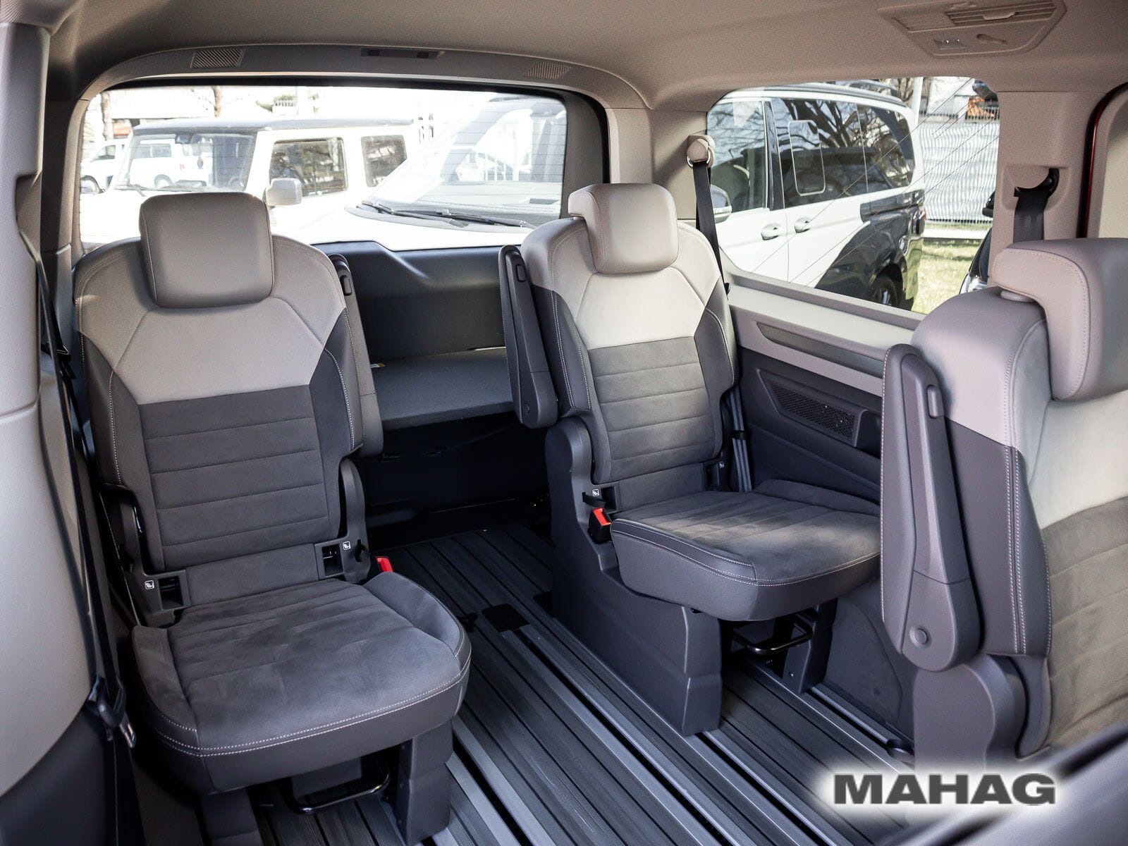 Fahrzeugabbildung Volkswagen T7 Multivan Style LÜ 1,5 TSI eHybrid 4motion AHK