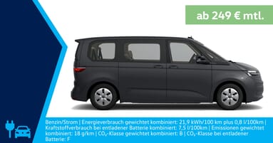 Dunkelgrauer Volkswagen Multivan T7 eHybrid in Seitenansicht vor einem neutralen Hintergrund. Ein grünes Label bewirbt ein Leasingangebot ab 249 Euro pro Monat. Zusätzliche Details: gewichteter kombinierter Energieverbrauch von 21,9 kWh/100 km plus 0,8 l/100 km, Kraftstoffverbrauch bei entladener Batterie von 7,5 l/100 km, CO₂-Emissionen von 18 g/km und CO₂-Effizienzklasse B (F bei entladener Batterie).