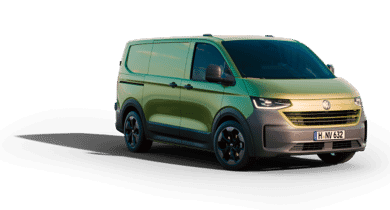 Ausschnitt aus dem neuen VW Transporter in Grün als 3/4-Frontansicht.